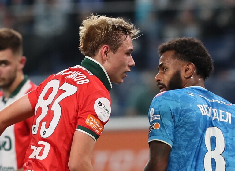 «Локомотиву» не поможет и Батраков. Там же состав стоит миллиарды. Станет ли «Зенит» чемпионом? Если не в этом сезоне, то юбилей перенесут на следующий», - Дьяконов «Локомотиву» не поможет и Батраков. Там же состав стоит миллиарды. Станет ли «Зенит» чемпионом? Если не в этом сезоне, то юбилей перенесут на следующий», - Дьяконов