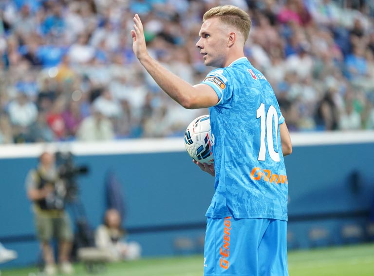 «Зенит» предлагал «Спартаку» Глушенкова, а «красно-белые» предпочли Жедсона в три раза дороже - из-за известного агента «Зенит» предлагал «Спартаку» Глушенкова, а «красно-белые» предпочли Жедсона в три раза дороже - из-за известного агента