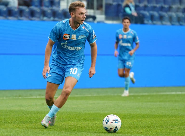 «Глушенков – такой редкий бриллиантик, который не уступает южноамериканцам», - почему бывший президент «Локомотива» не советует Баринову и Батракову идти в «Зенит»  «Глушенков – такой редкий бриллиантик, который не уступает южноамериканцам», - почему бывший президент «Локомотива» не советует Баринову и Батракову идти в «Зенит»